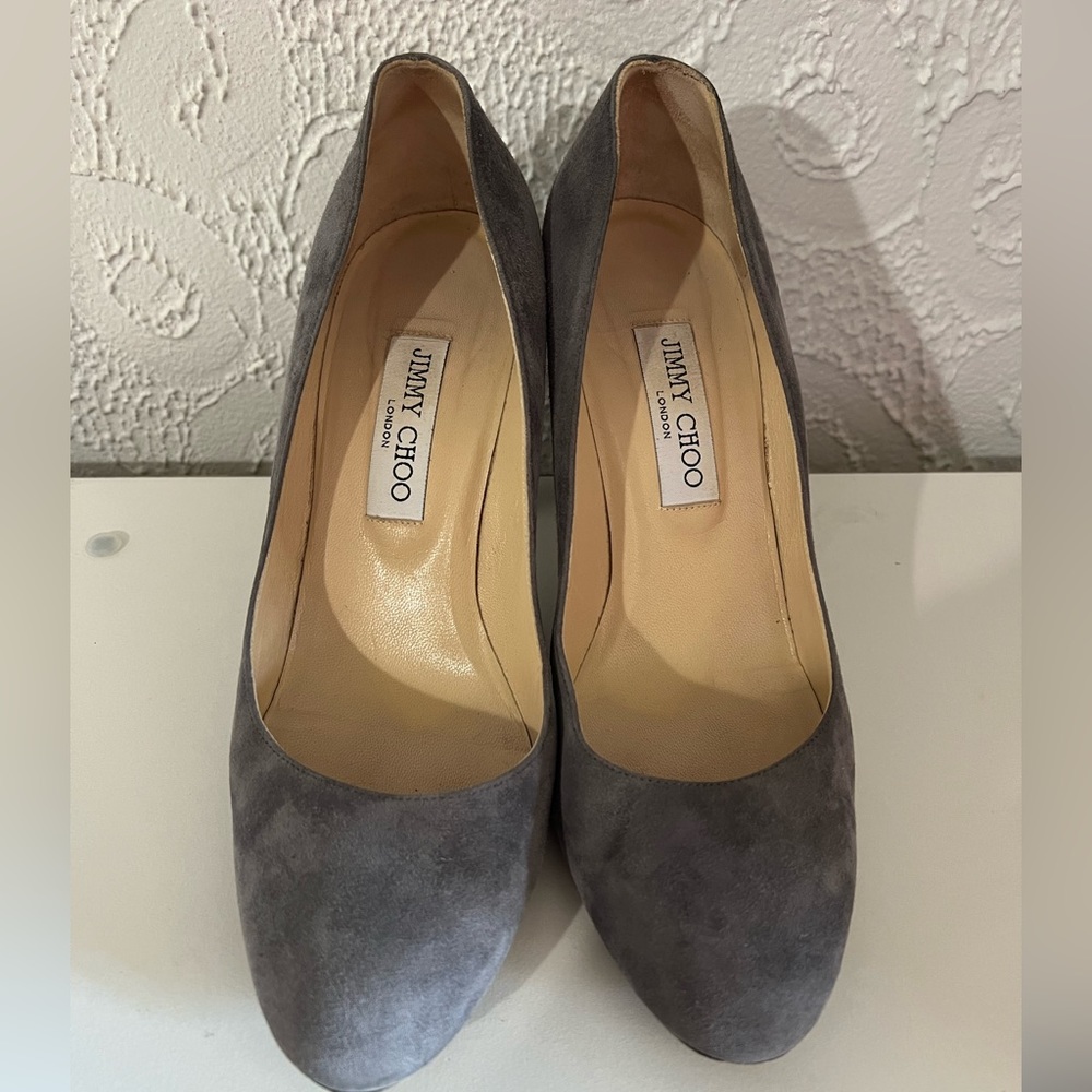 JIMMY CHOO
Billie 85 Suede Pumps